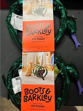Boots & Barkley Metallic Green Cat Tunnel - Swat & Chase